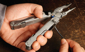 Translation missing: en.Man using Leatherman Super Tool 300 to strip wire